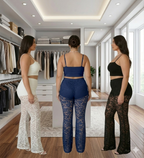Calça flaire de renda plus size com short acoplado em poliamida .