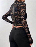 BLUSA DE RENDA MANGA LONGA COM ZIPER NAS COSTAS.