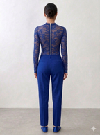 BLUSA DE RENDA MANGA LONGA COM ZIPER NAS COSTAS.
