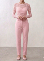 BLUSA DE RENDA MANGA LONGA COM ZIPER NAS COSTAS.