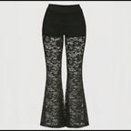 Calça flaire de renda plus size com short acoplado em poliamida .